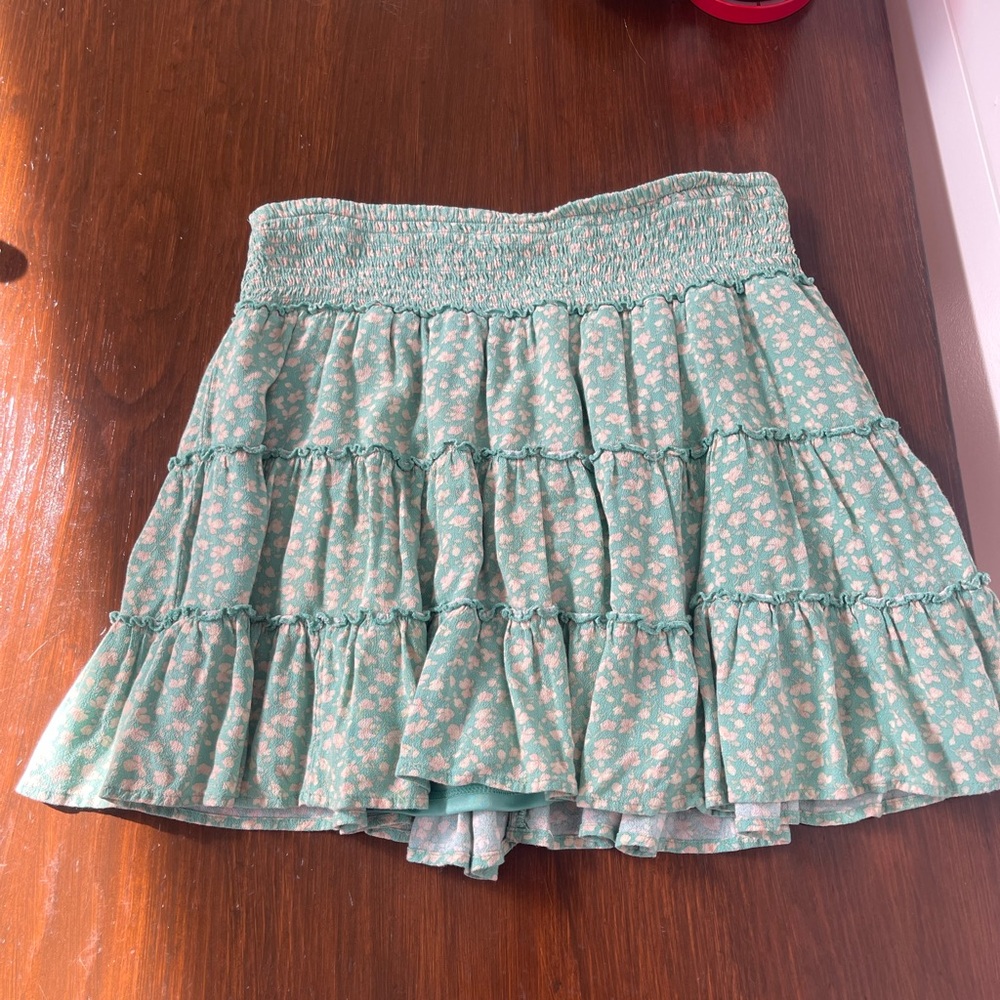 American Eagle green and cream floral mini shirt size M women’s